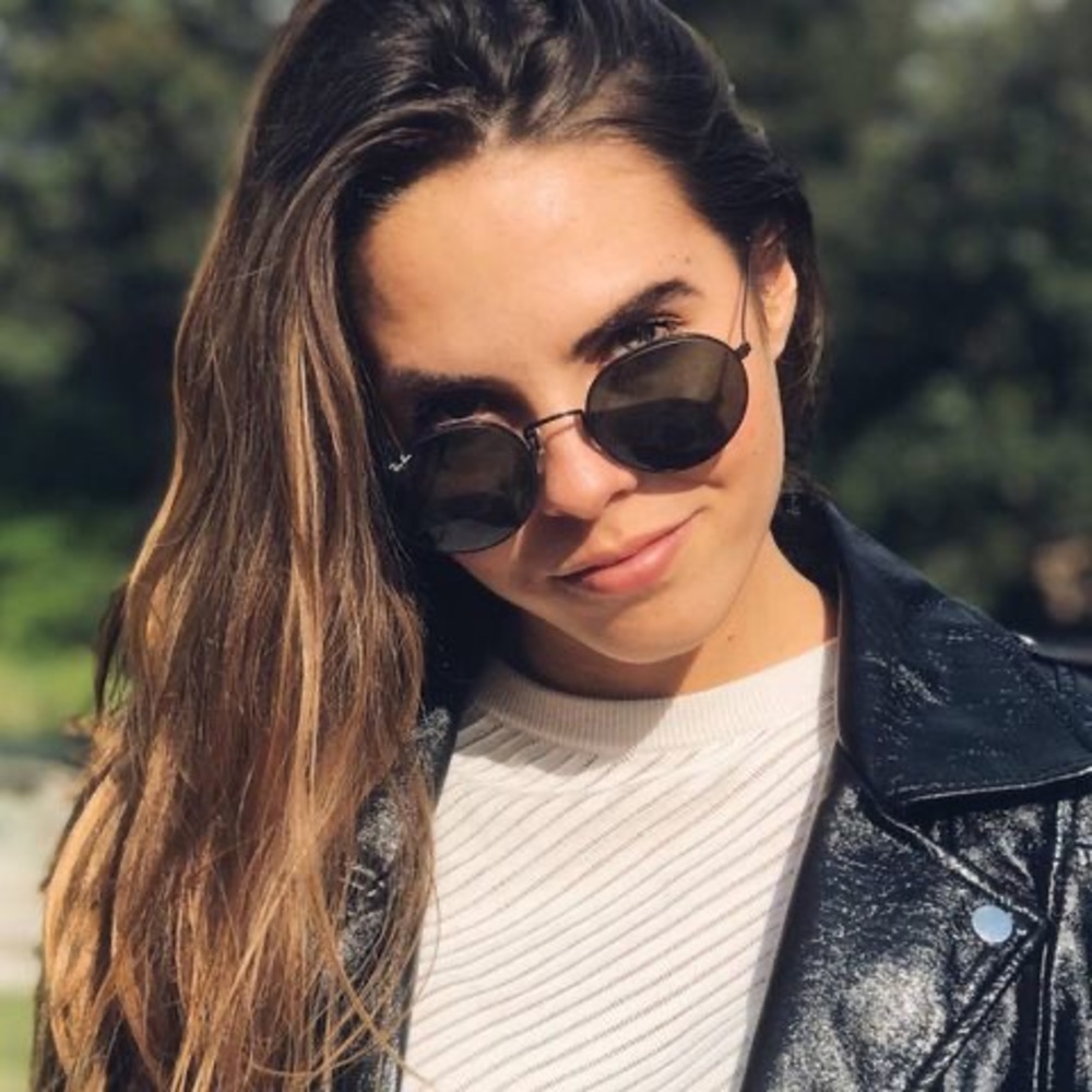 Meet your Posher, Emi